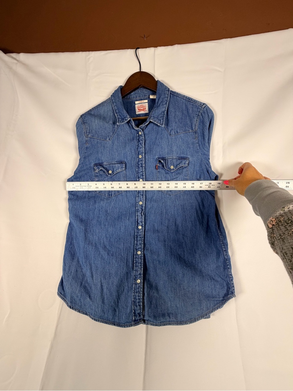 LEVI’S Women’s Size L Shirt Top Denim Jean Pearl Snap Western Style Red Tab - Picture 11 of 16